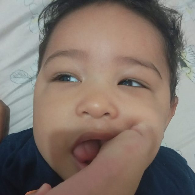 O aniversariante sorrindo